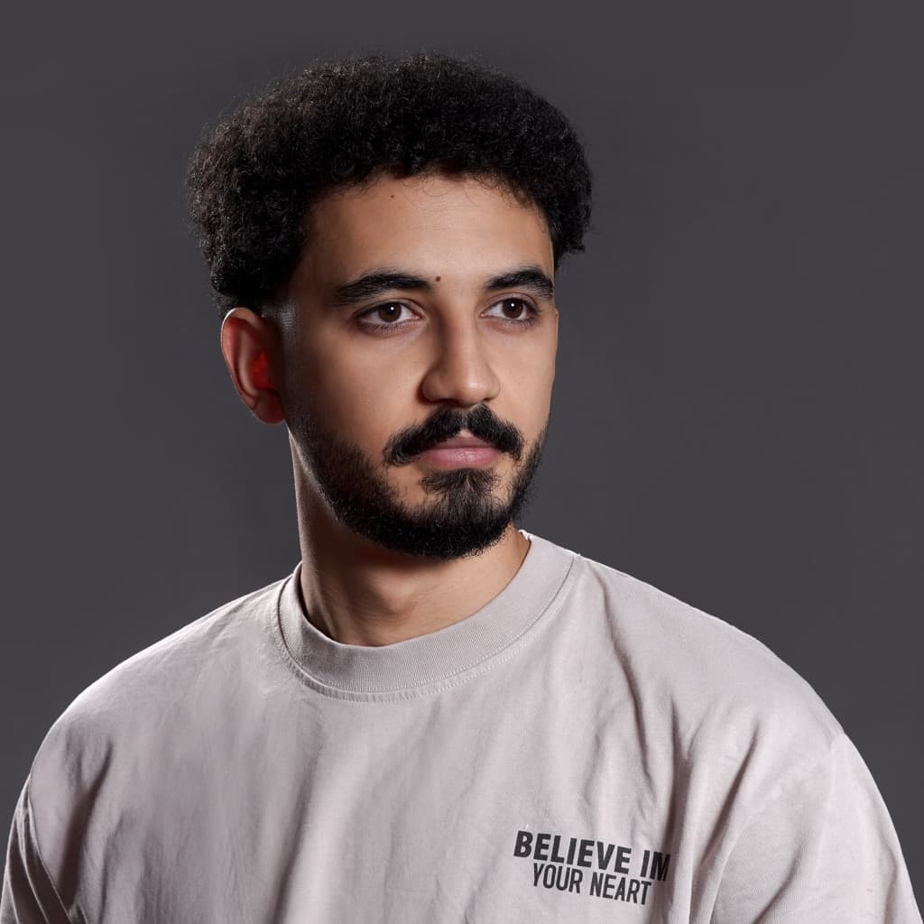 Portrait of Mohsen Mirzaei, Frontend-Focused Full-Stack Software Engineer